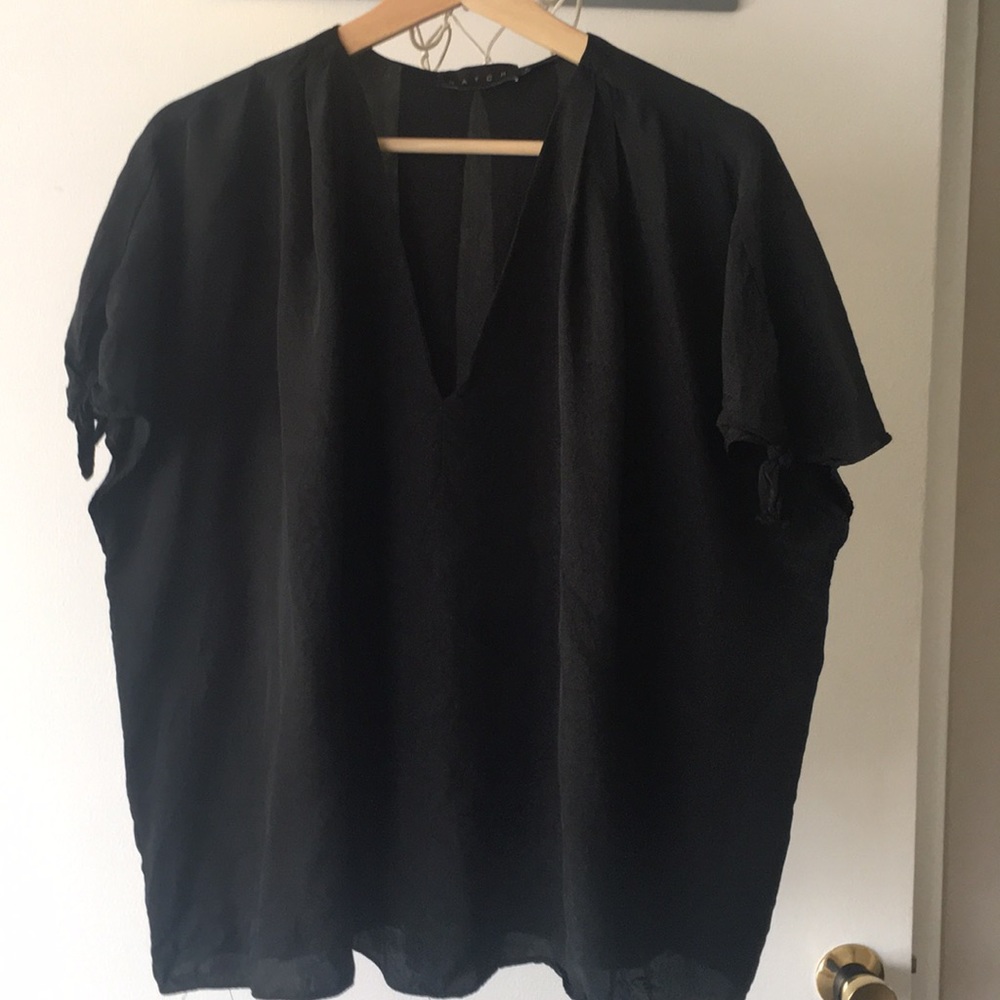 Hatch V neck black shirt
